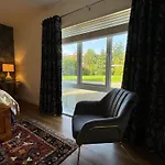 Aherlow Valley Hideaway Дом отдыха